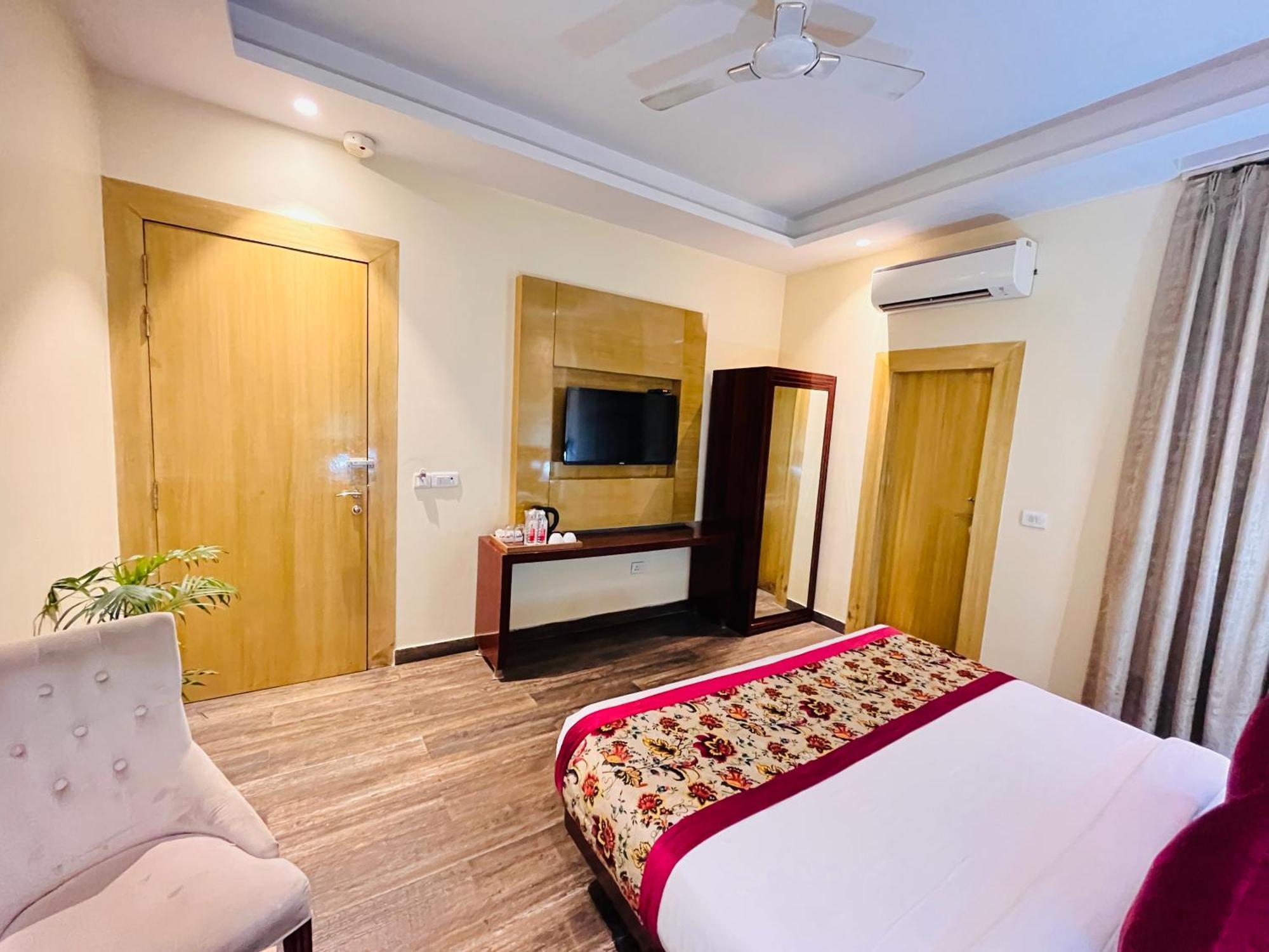 Hotel Banz Near Indira Gandhi Airport Delhi Нью-Делі Екстер'єр фото