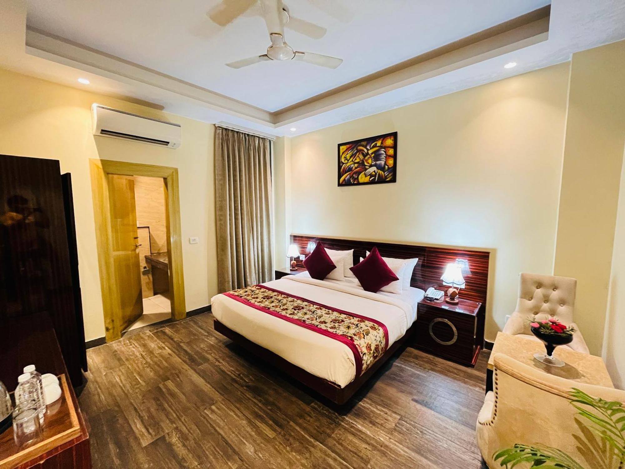 Hotel Banz Near Indira Gandhi Airport Delhi Нью-Делі Екстер'єр фото