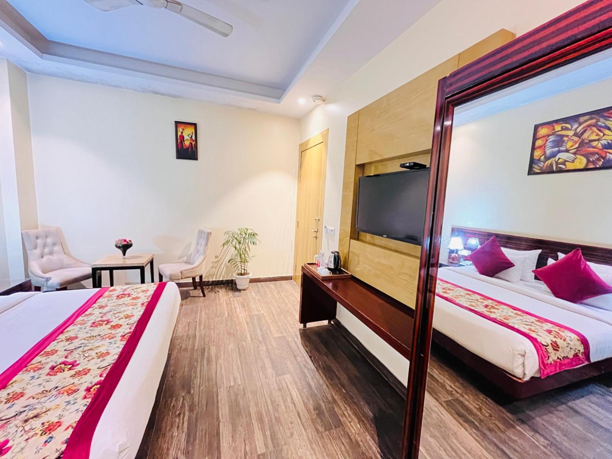 Hotel Banz Near Indira Gandhi Airport Delhi Нью-Делі Екстер'єр фото