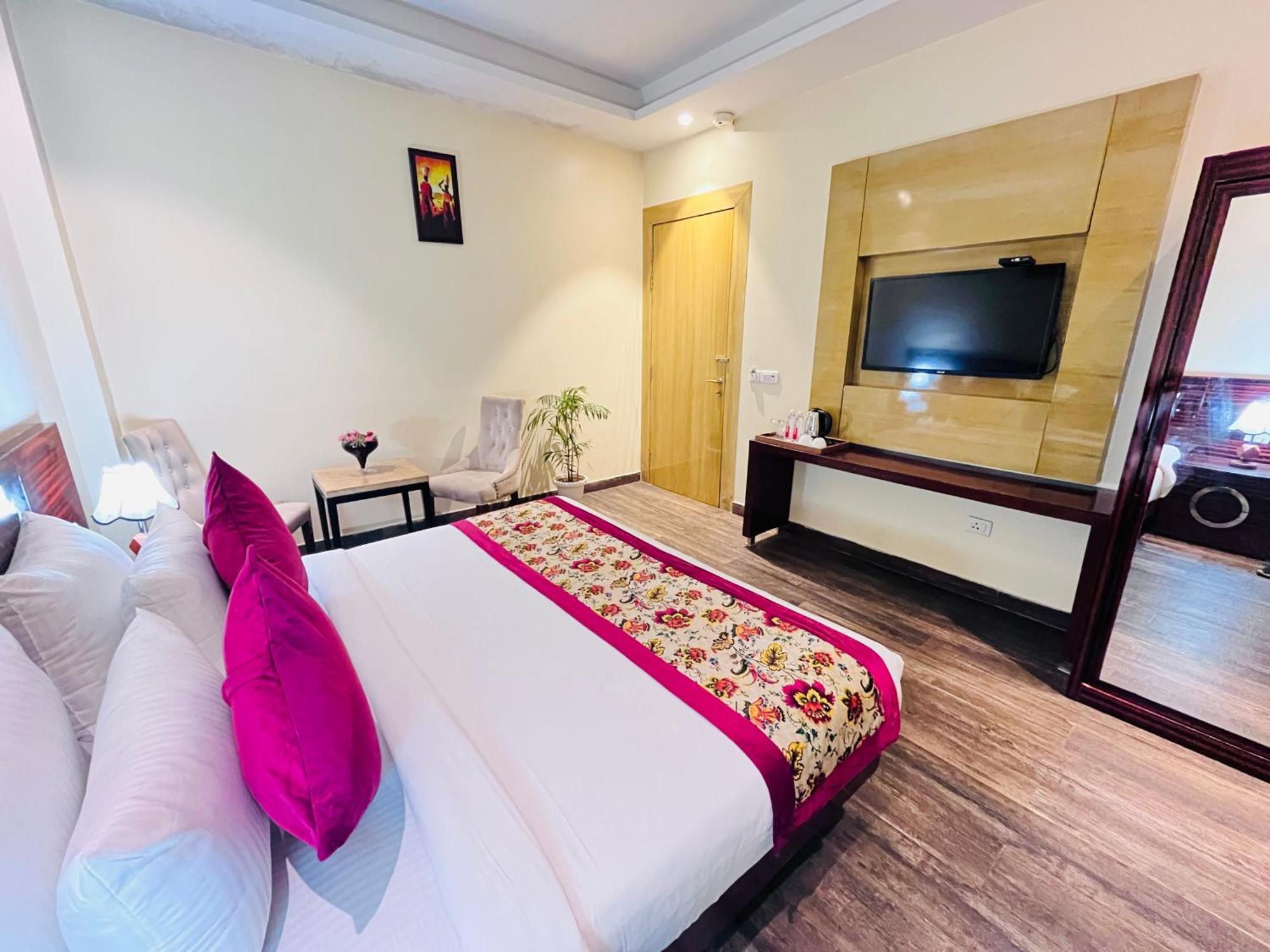 Hotel Banz Near Indira Gandhi Airport Delhi Нью-Делі Екстер'єр фото