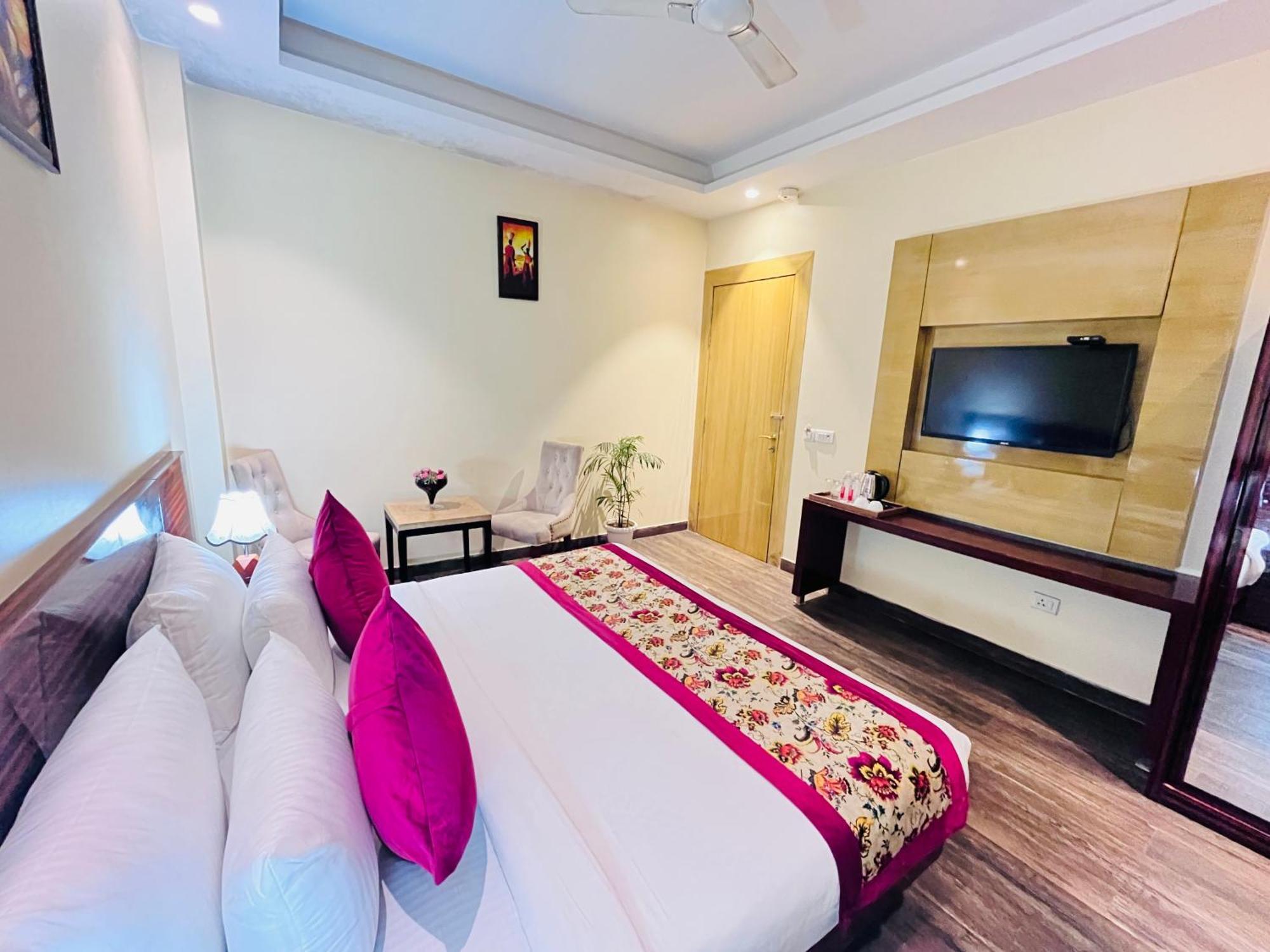 Hotel Banz Near Indira Gandhi Airport Delhi Нью-Делі Екстер'єр фото