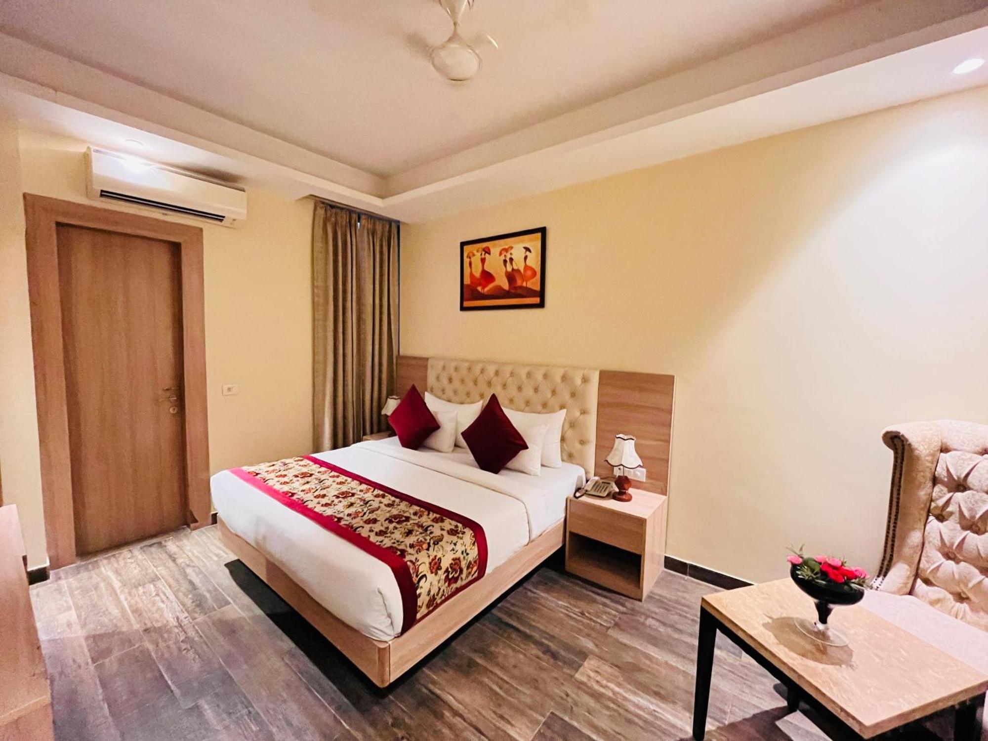 Hotel Banz Near Indira Gandhi Airport Delhi Нью-Делі Екстер'єр фото