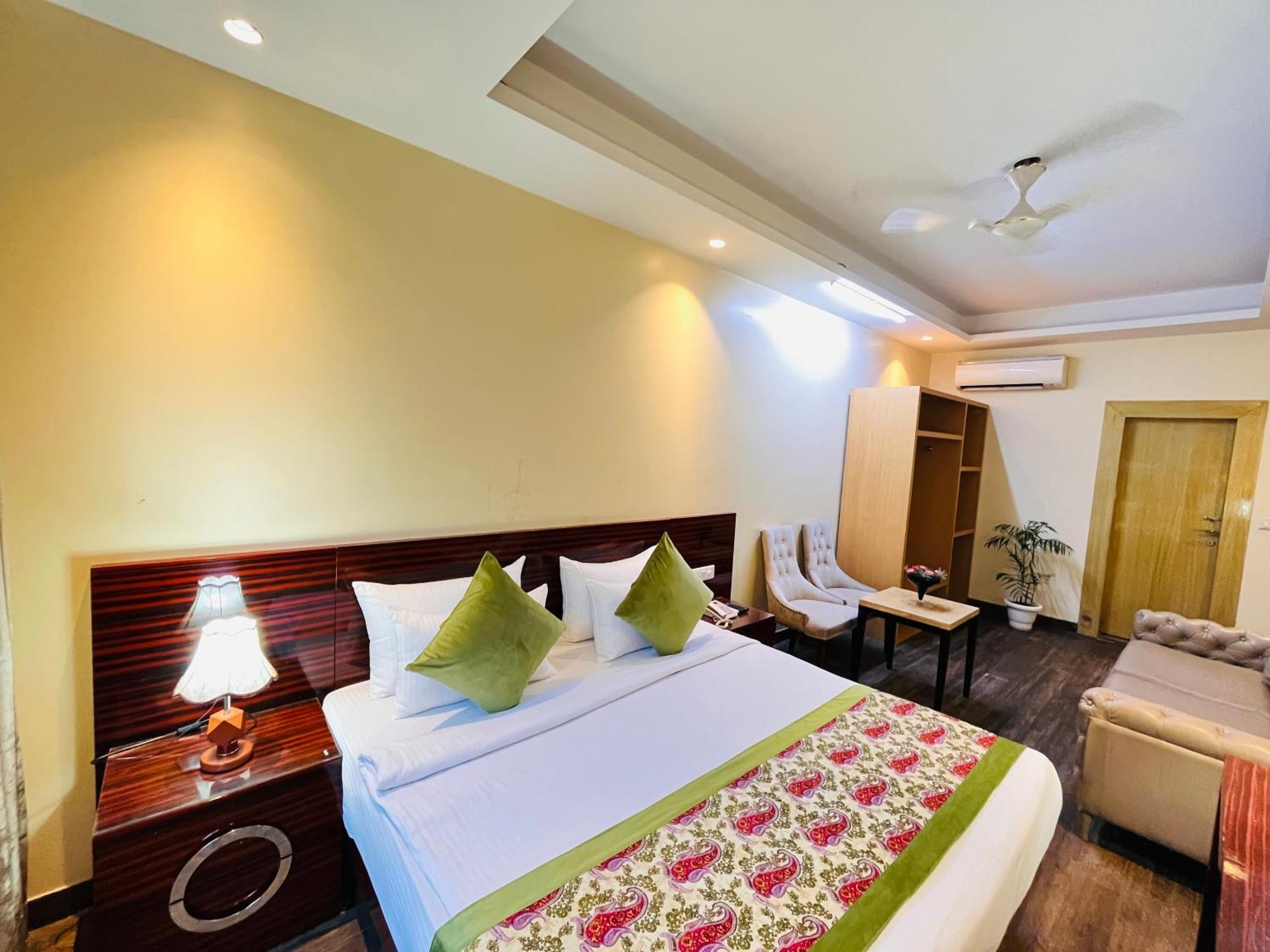 Hotel Banz Near Indira Gandhi Airport Delhi Нью-Делі Екстер'єр фото