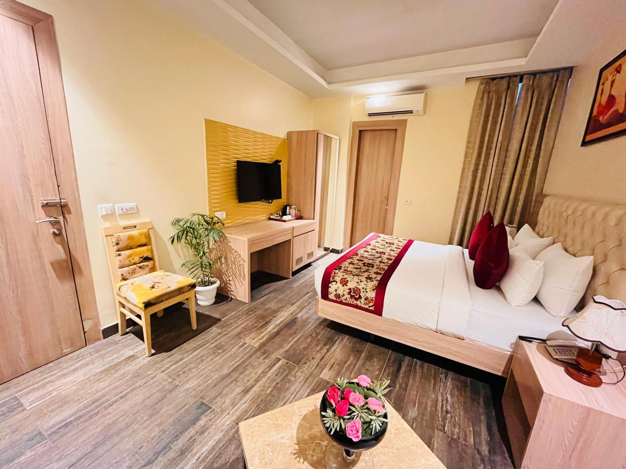 Hotel Banz Near Indira Gandhi Airport Delhi Нью-Делі Екстер'єр фото