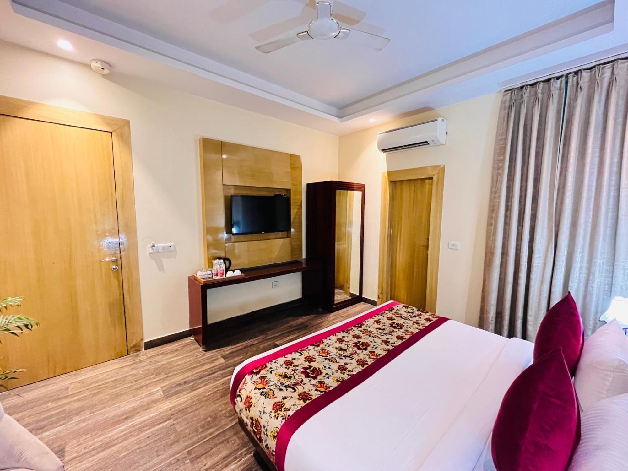 Hotel Banz Near Indira Gandhi Airport Delhi Нью-Делі Екстер'єр фото