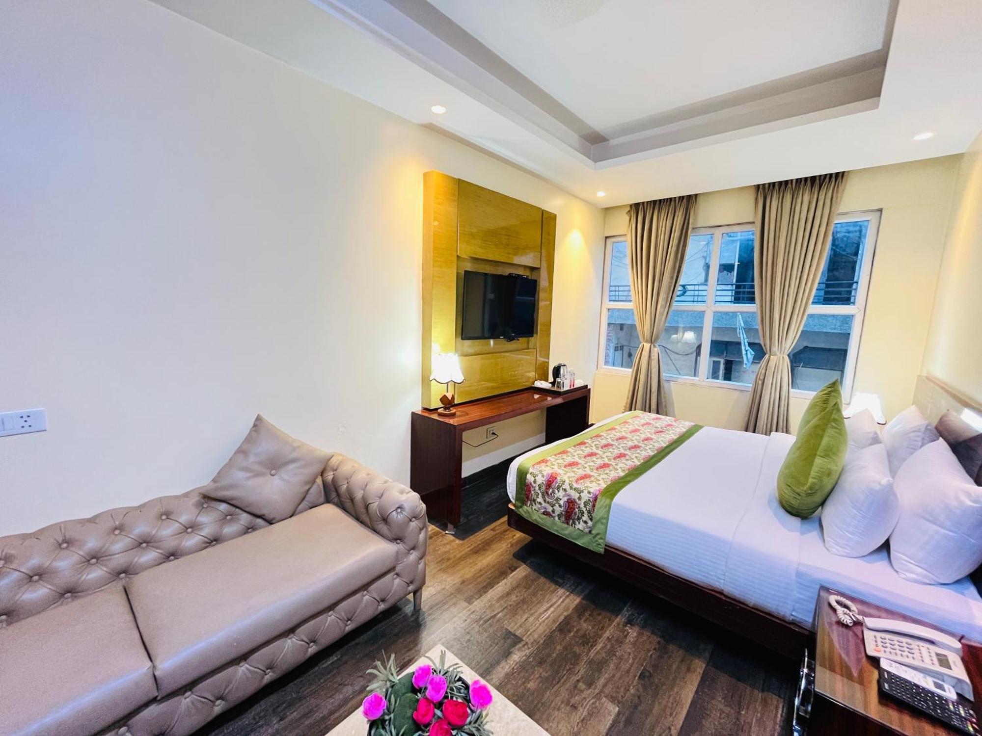 Hotel Banz Near Indira Gandhi Airport Delhi Нью-Делі Екстер'єр фото