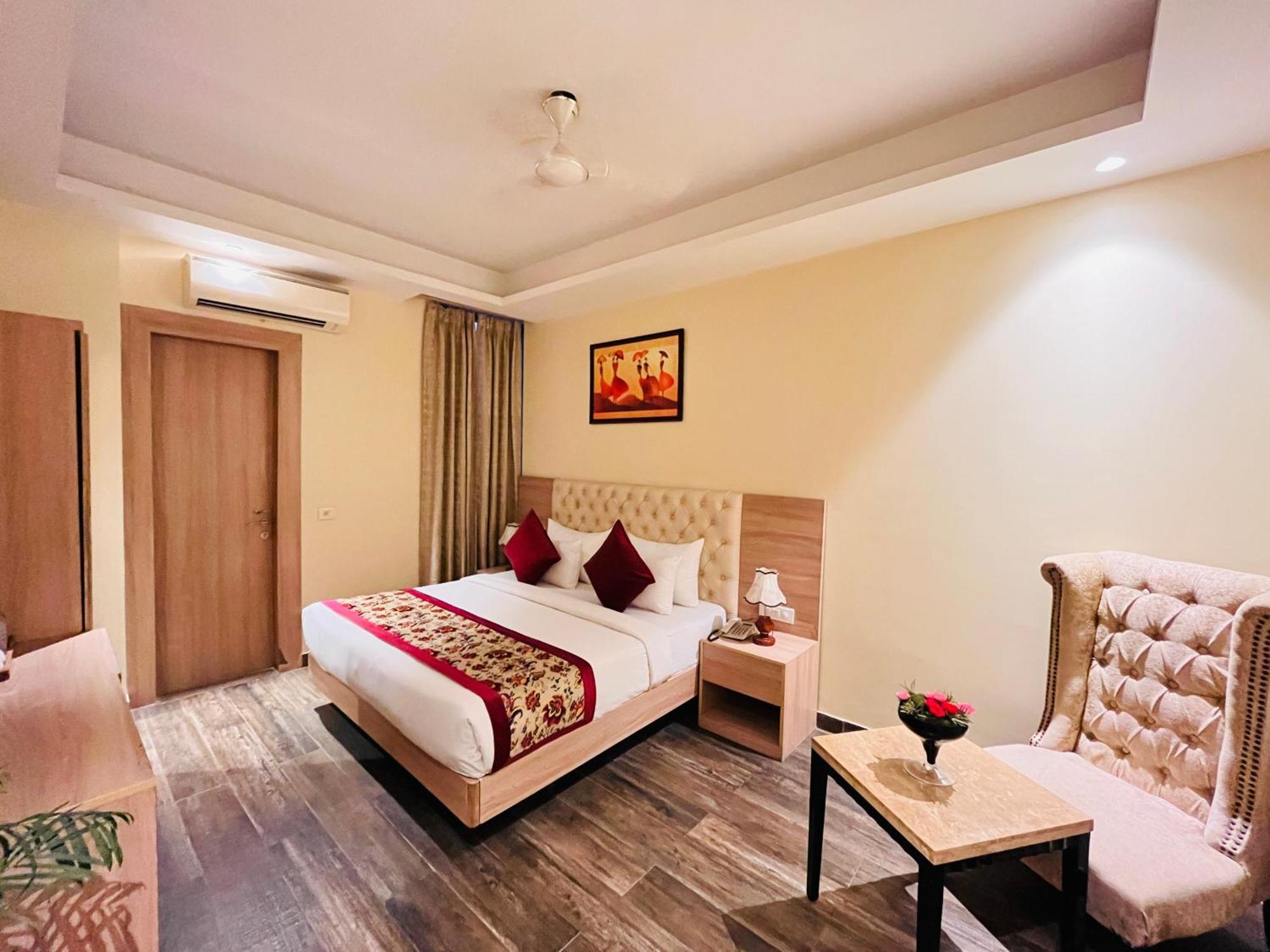 Hotel Banz Near Indira Gandhi Airport Delhi Нью-Делі Екстер'єр фото