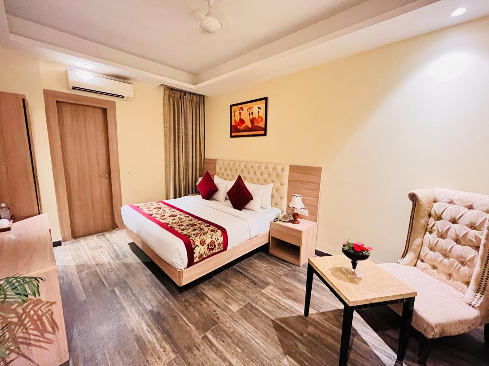 Hotel Banz Near Indira Gandhi Airport Delhi Нью-Делі Екстер'єр фото