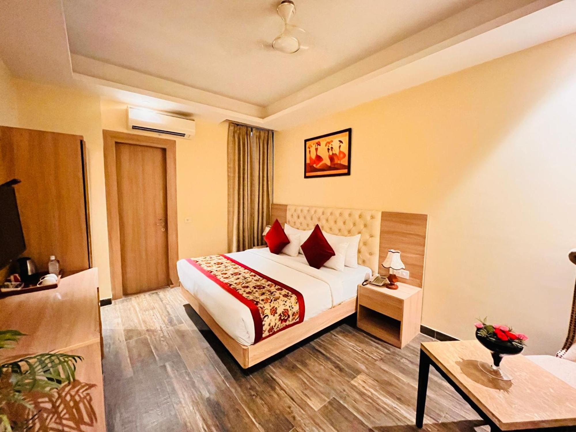 Hotel Banz Near Indira Gandhi Airport Delhi Нью-Делі Екстер'єр фото