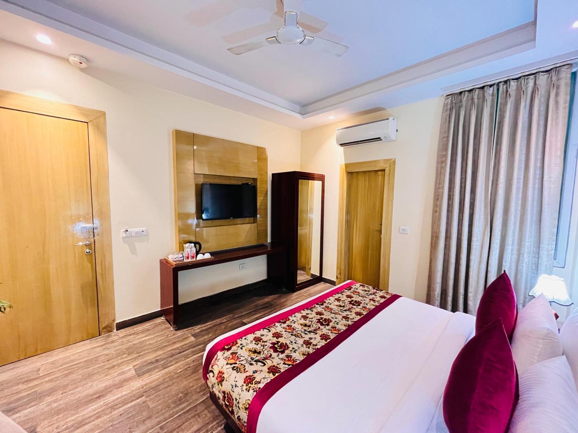 Hotel Banz Near Indira Gandhi Airport Delhi Нью-Делі Екстер'єр фото